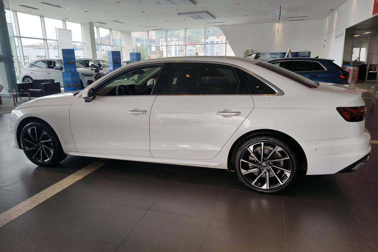 奥迪A4L 2022款 40 TFSI 豪华致雅型车身外观4