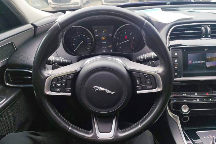 捷豹XEL 2018款 2.0T 200PS 豪华版中控内饰13