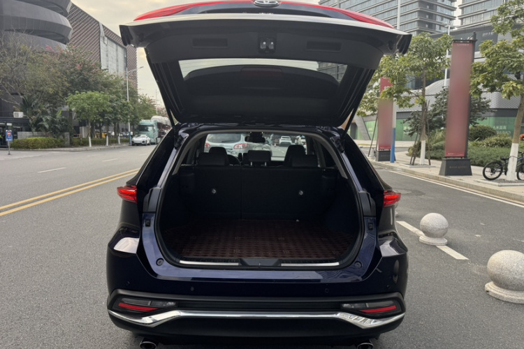 丰田 凌放HARRIER 2022款 双擎 2.5L CVT两驱豪华版中控内饰7011