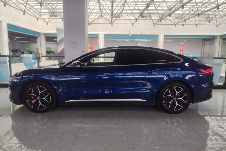 比亚迪 汉 2022款 EV 创世版 715KM前驱旗舰型车身外观4