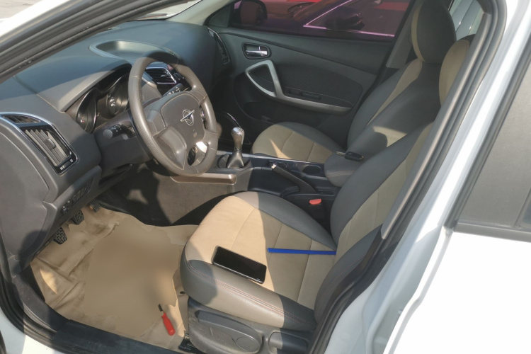 海马S5 2015款 1.6L 手动舒适型中控内饰19