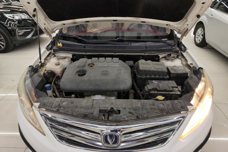 长安 逸动 2015款 1.6L 自动豪华型机舱底盘24