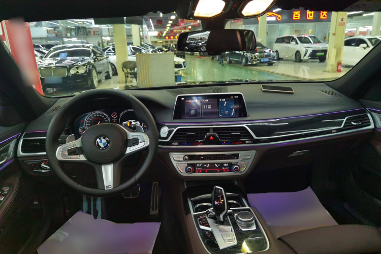 宝马7系 2018款 730Li 领先型 M运动套装中控内饰7002