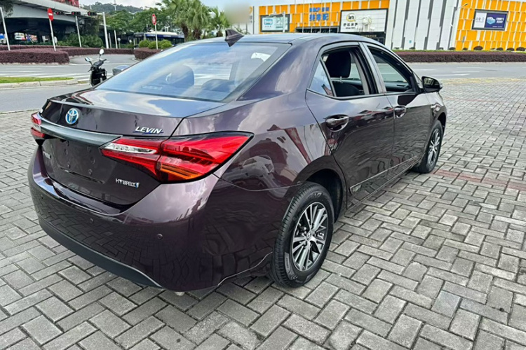 丰田 雷凌 2016款 双擎 1.8H GS E-CVT精英天窗版车身外观6003