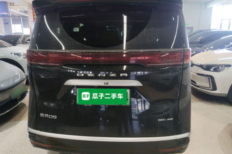 腾势D9 2022款 DM-i 970 四驱尊荣型车身外观6