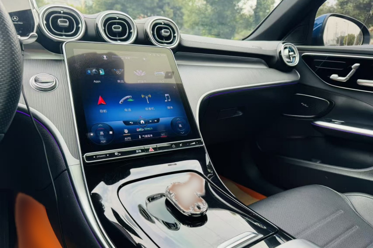 奔驰C级 2022款 改款 C 260 L 运动版中控内饰7010