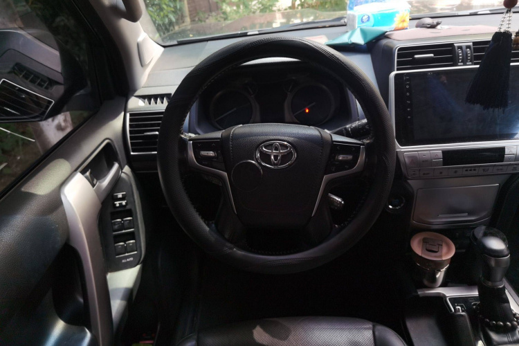 丰田 普拉多 2019款 3.5L 自动TX-L尊享版后挂备胎中控内饰13