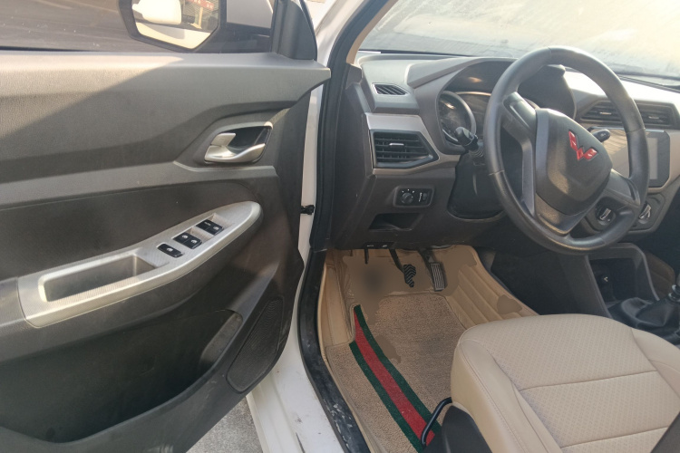 五菱汽车 五菱宏光 2021款 1.5L改款 S舒适型 液压助力LAR中控内饰20