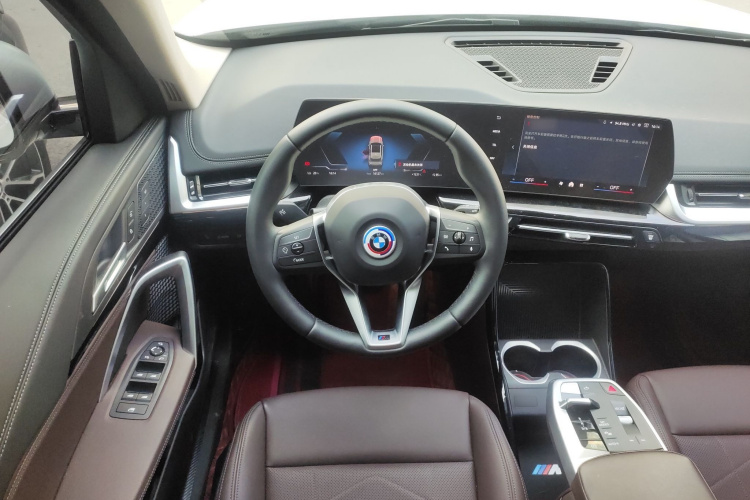 宝马iX1 2023款 eDrive25L X设计套装中控内饰13