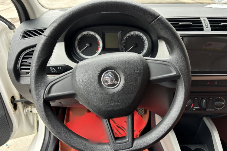 斯柯达 晶锐 2017款 1.4L 手动车享版中控内饰7002