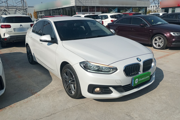 宝马1系 2019款 118i 时尚型车身外观3