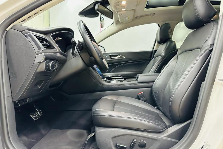 福特 金牛座 2019款 EcoBoost 245 尊享版局部细节19