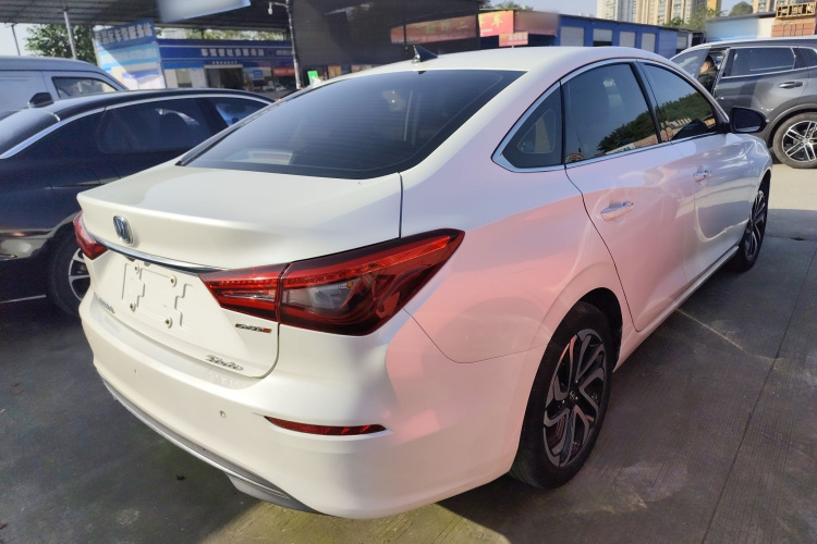 长安 逸动 2018款 1.6L GDI 自动领尚型车身外观6005