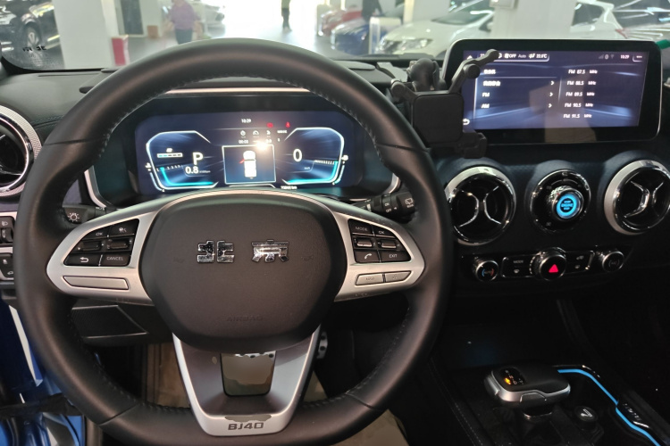 北京BJ40 2021款 2.0D 自动四驱刀锋英雄版侠客型中控内饰12