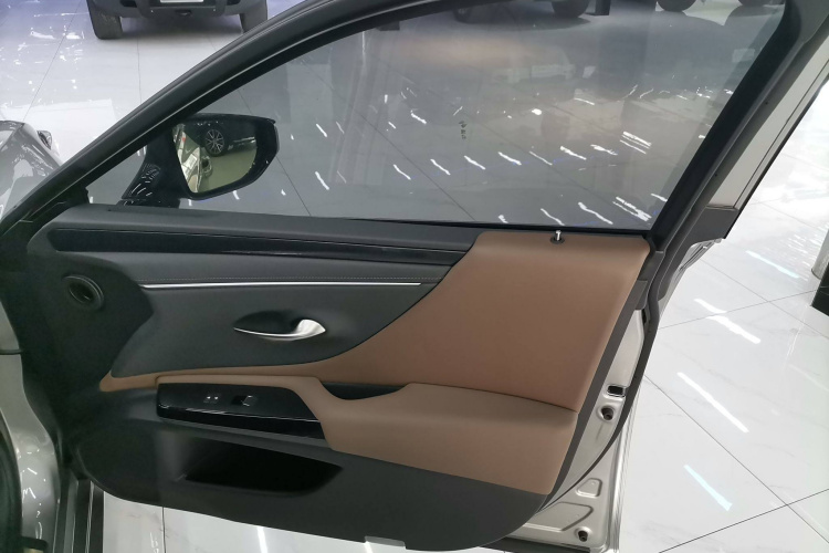 雷克萨斯ES 2022款 200 卓越版中控内饰7005