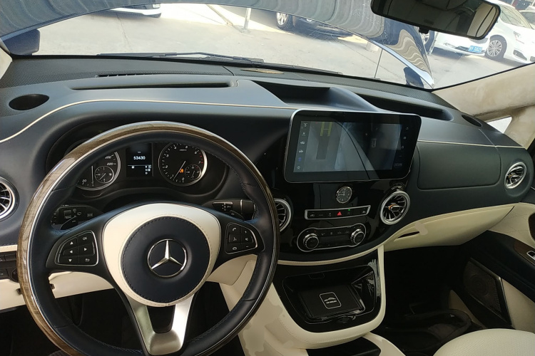 奔驰 威霆 2021款 2.0T 商务版 7座中控内饰7002