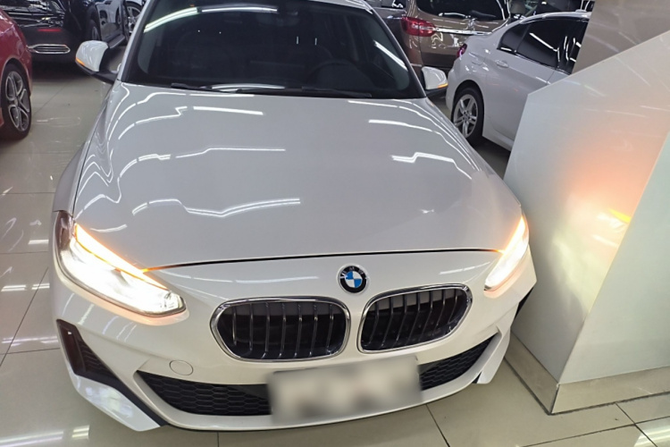 宝马1系 2023款 120i M运动版车身外观2