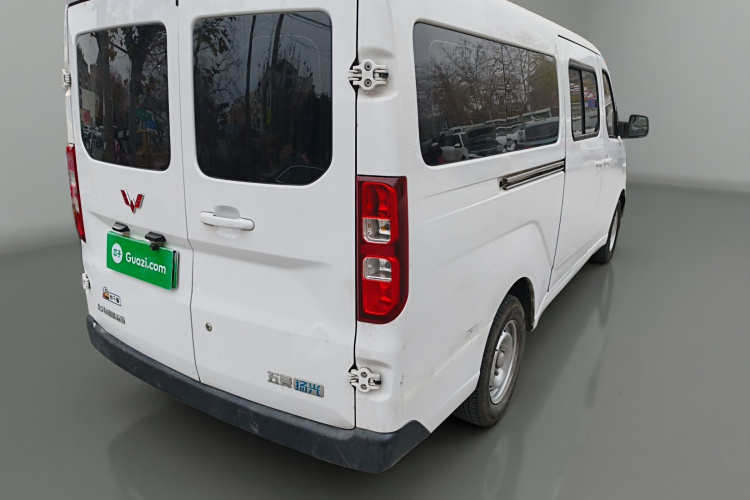 五菱汽车 五菱扬光 2024款 300KM 舒适型客车版 75kW车身外观7