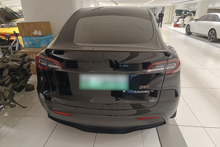 特斯拉 Model Y 2022款 后轮驱动版车身外观6