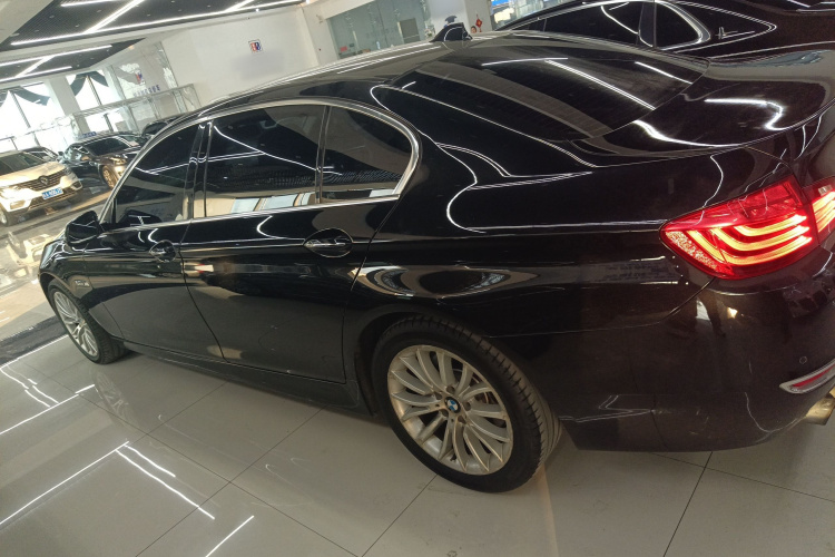 宝马5系 2014款 525Li 豪华设计套装车身外观4