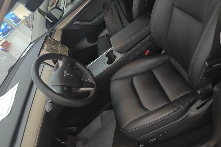 特斯拉 Model Y 2021款 标准续航后驱版中控内饰19