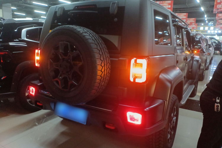 北京越野 北京BJ40 2024款 2.0D 刀锋英雄荣耀版车身外观7