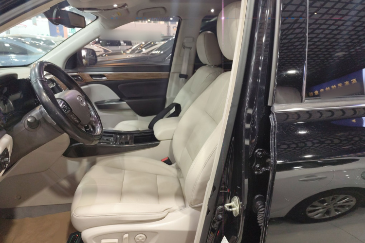 广汽传祺 传祺GS8 2017款 320T 两驱豪华智联版（七座）中控内饰19