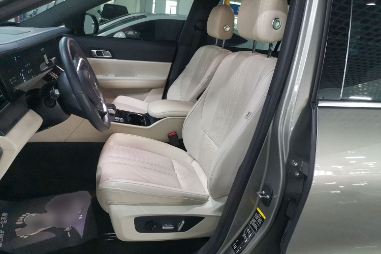 理想汽车 理想ONE 2020款 增程6座版中控内饰19