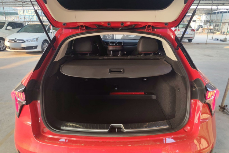 领克02 2019款 1.5T DCT两驱劲版 国VI机舱底盘23