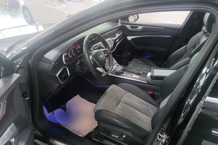 奥迪A6L 2023款 改款 45 TFSI quattro 尊享动感型中控内饰19