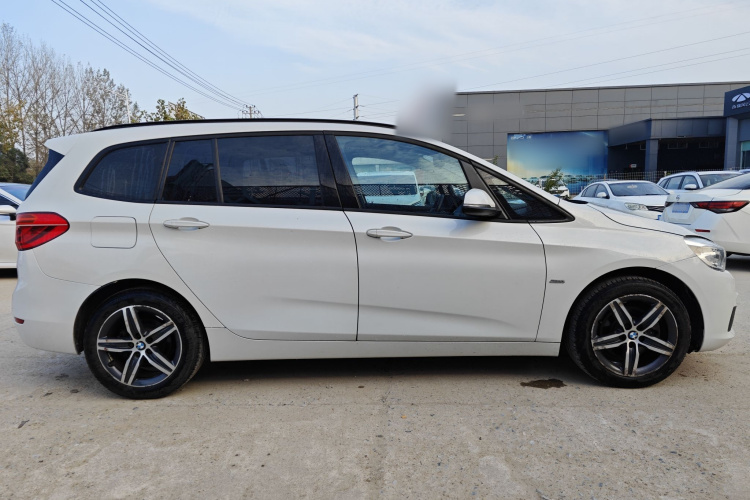宝马2系多功能旅行车 2015款 218i 运动设计套装车身外观6007
