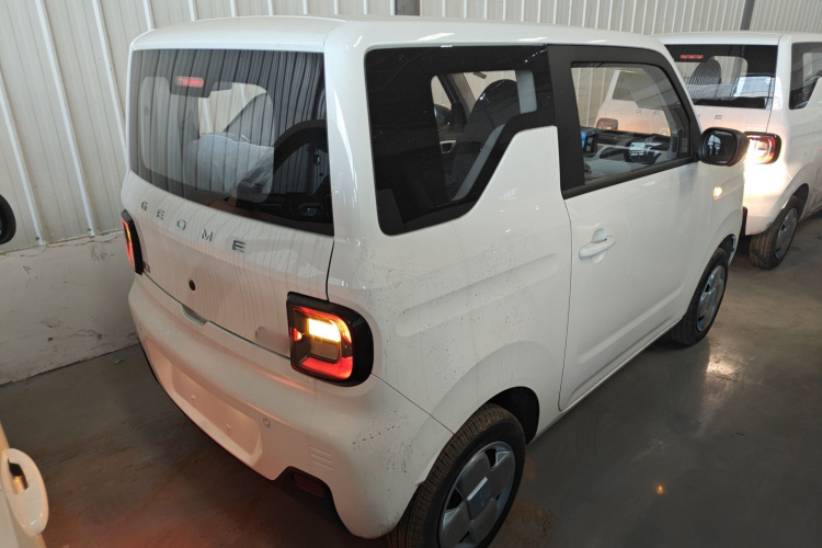 吉利银河 2024款 熊猫mini 200km 耐力熊车身外观7