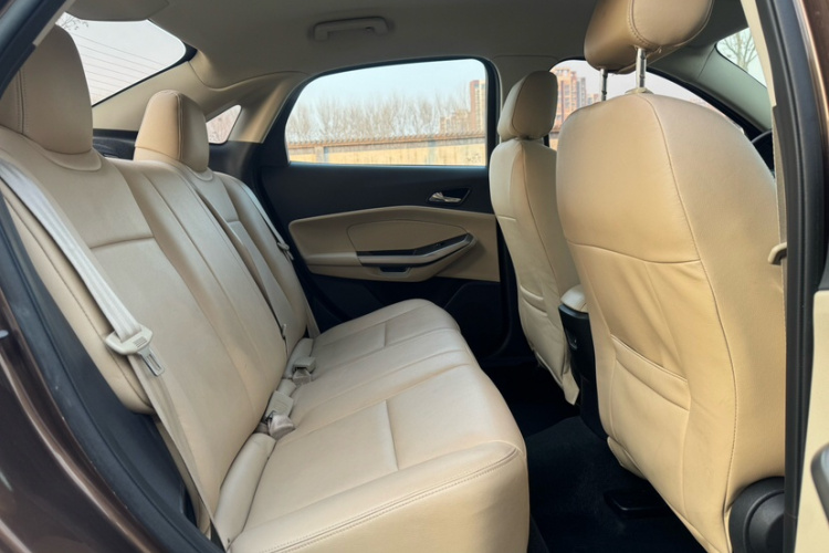 福特 福睿斯 2015款 1.5L 自动舒适型中控内饰7005