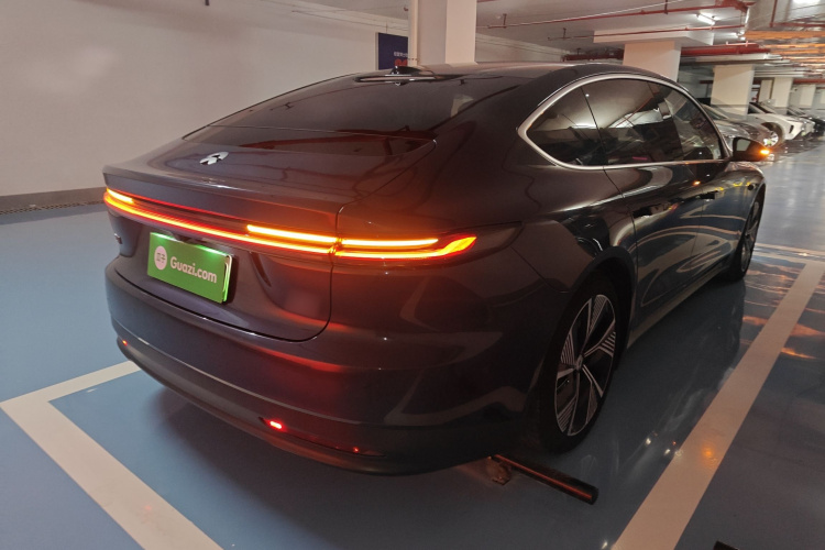 蔚来ET7 2024款 75kWh 行政版车身外观7