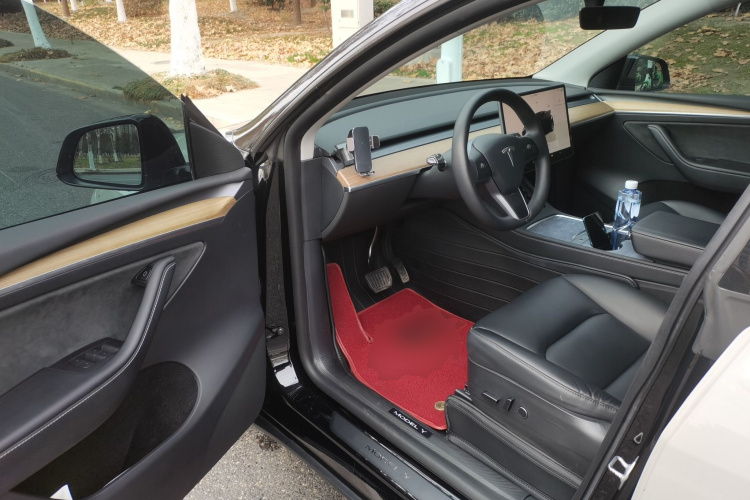 特斯拉 Model Y 2022款 改款 后轮驱动版中控内饰20