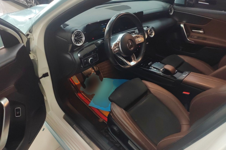 奔驰A级 2022款 改款二 A 200 L 运动轿车时尚型中控内饰20