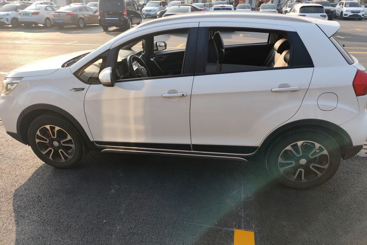 吉利汽车 远景X3 2017款 1.5L 手动尊贵型车身外观6003