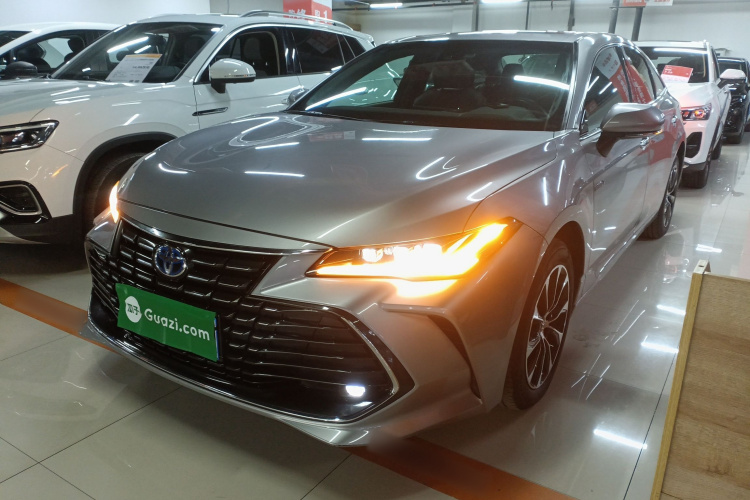 丰田 亚洲龙 2023款 双擎 2.5L 豪华版车身外观1