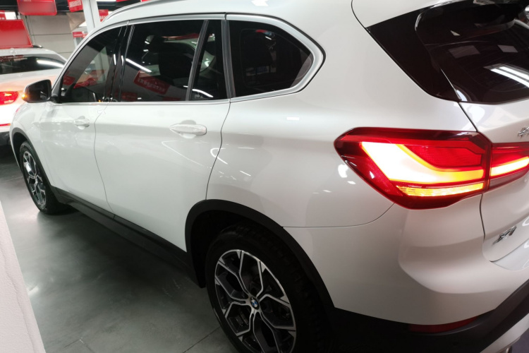 宝马X1 2022款 sDrive25Li 领先型车身外观4