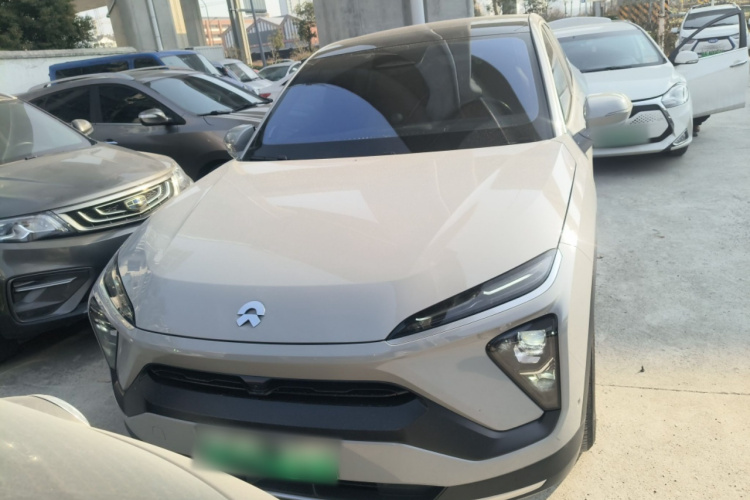 蔚来EC6 2022款 100kWh 运动版车身外观2