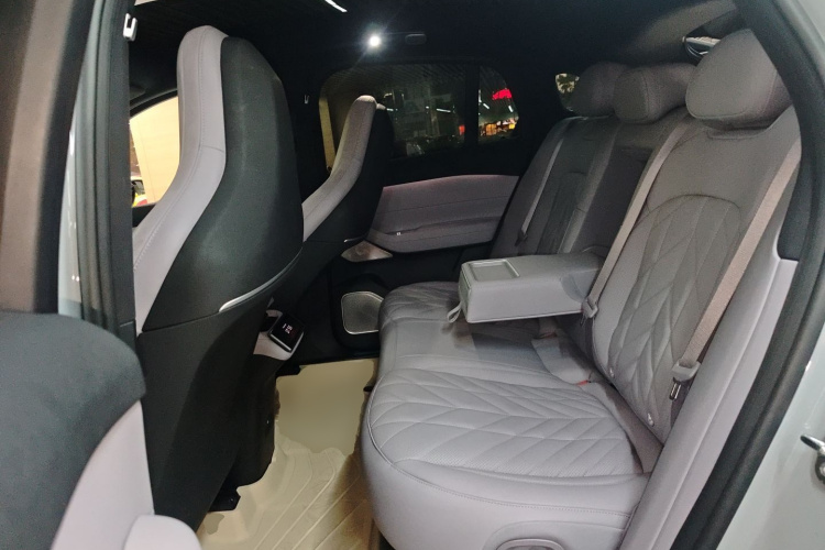 蔚来EC6 2025款 75kWh中控内饰21