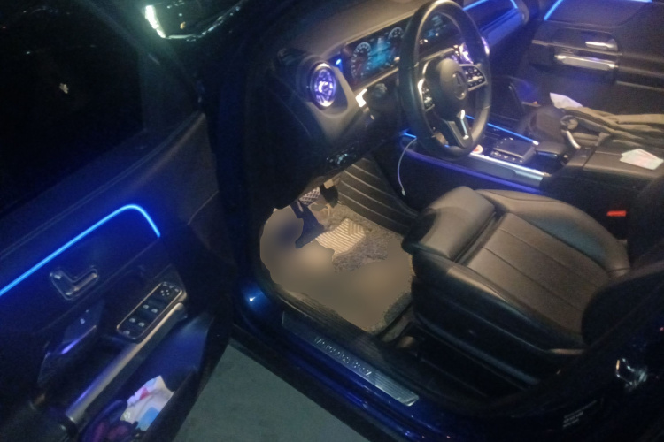 奔驰GLB 2020款 改款 GLB 200 动感型中控内饰20