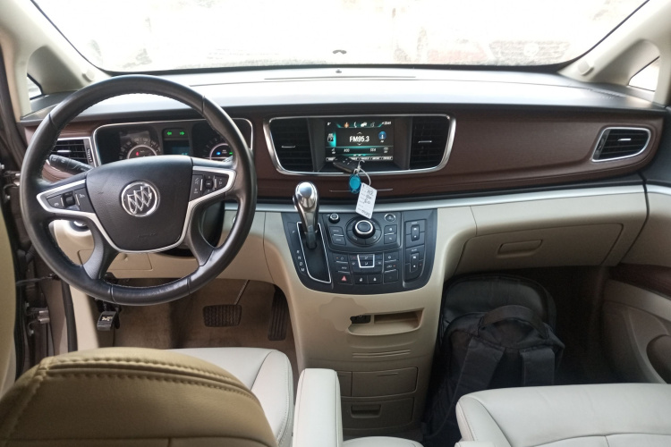 别克GL8 2017款 25S 豪华型 国V中控内饰12