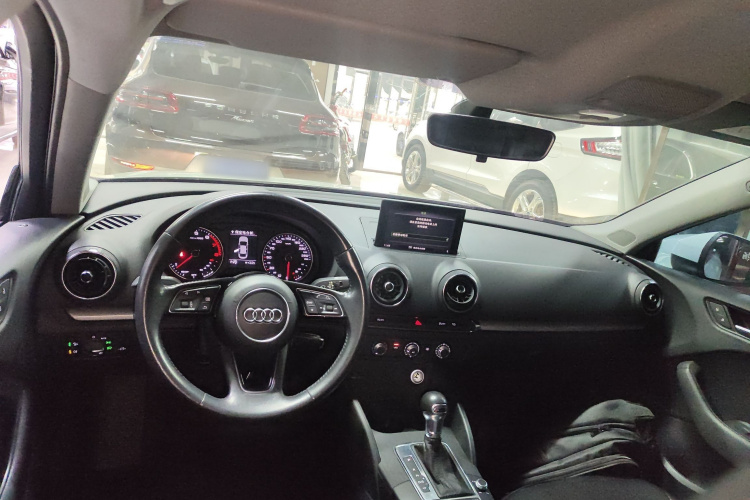 奥迪A3 2018款 30周年年型 Limousine 35 TFSI 进取型中控内饰12