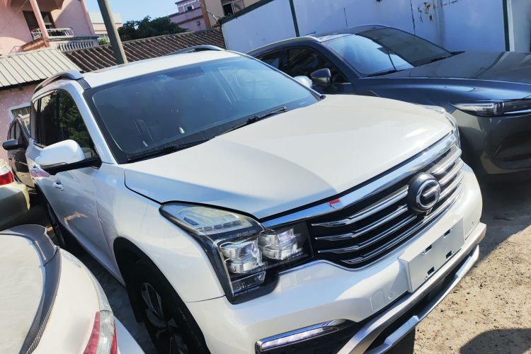 广汽传祺 传祺GS8 2017款 320T 两驱豪华智联版（七座）车身外观3