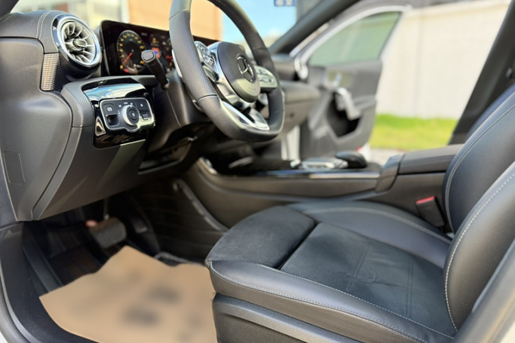 奔驰A级 2022款 改款三 A 200 L 运动轿车时尚型中控内饰7007