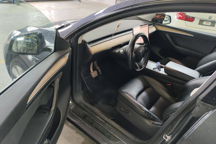 特斯拉 Model Y 2022款 后轮驱动版中控内饰7003