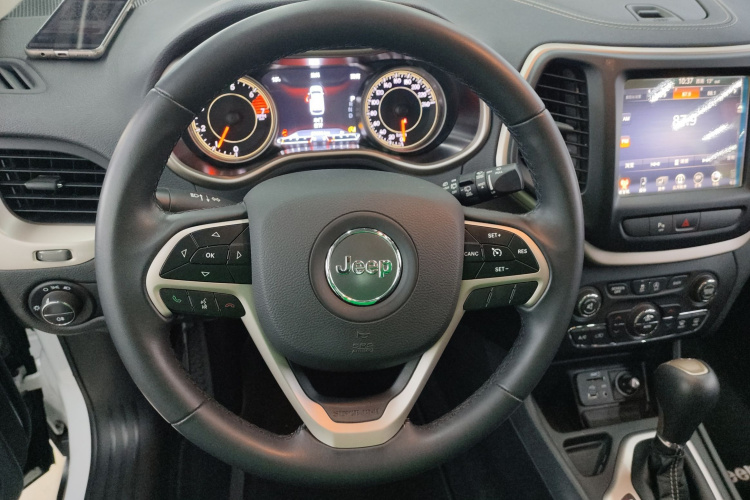 Jeep 自由光 2017款 2.0L 优越版中控内饰13