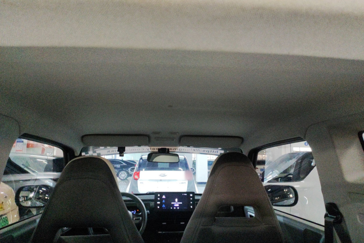 吉利银河 2024款 200km 熊猫卡丁中控内饰22