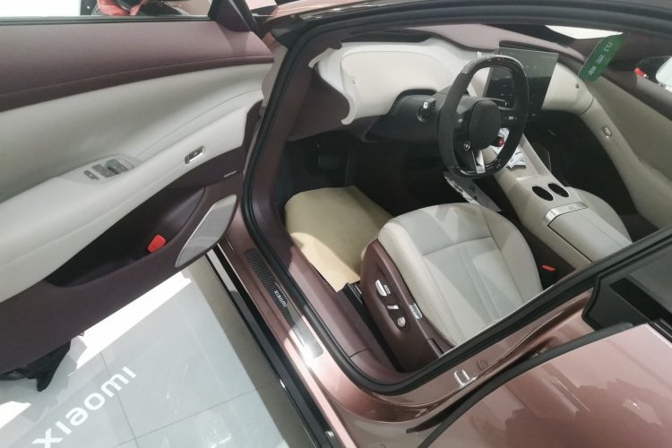 小米汽车 小米YU7 2025款 超长续航高性能四驱Max版中控内饰7003